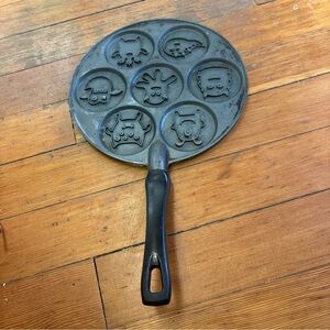 Nordic ware 7 Monster pan cakes non stick cast iron skillet